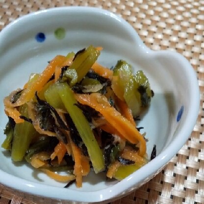 鉄分豊富な小松菜とヒジキ！なかなかとりにくい鉄分が美味しくとれて嬉しいです(*´∇｀*)いいレシピをありがとう♪